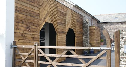 Spacious and Characterful 3 bedroom Detached Barn Conversion close to coast.