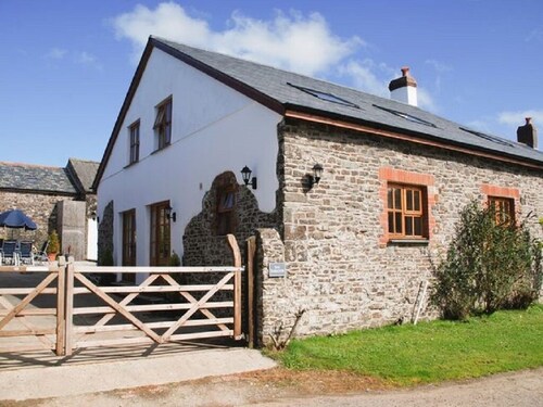 Spacious and Characterful 3 bedroom Detached Barn Conversion close to coast.