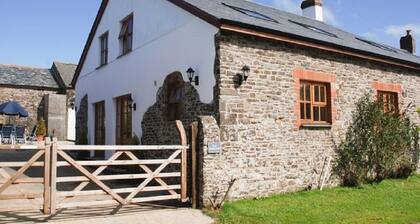 Spacious and Characterful 3 bedroom Detached Barn Conversion close to coast.