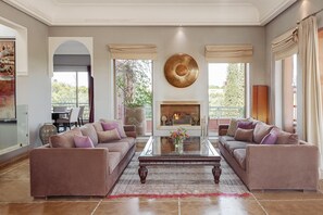 Fernseher, Kamin, DVD-Player, Tischtennisplatte