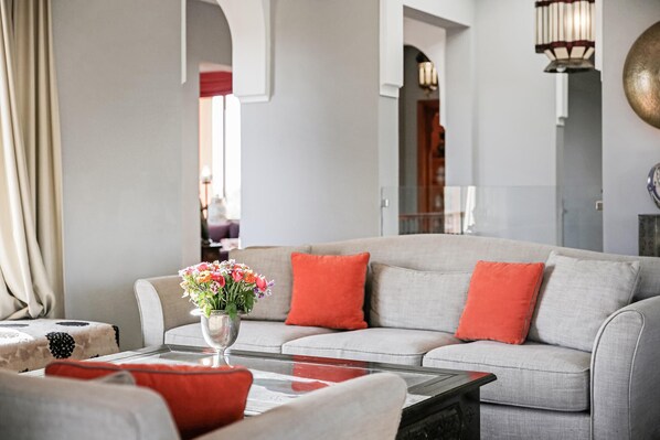 TV, fireplace, DVD player, table tennis