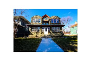 Exterior - Historic St. Paul Inn w/ Barn Loft in Summit/Grand/Selby!  (Saint Paul)