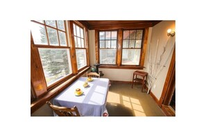 Dining - Historic St. Paul Inn w/ Barn Loft in Summit/Grand/Selby!  (Saint Paul)