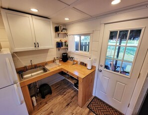 Fridge, microwave, coffee/tea maker, electric kettle