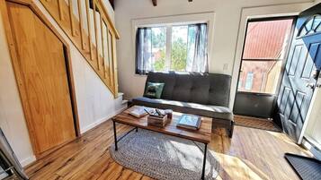 Smart TV, books, stereo