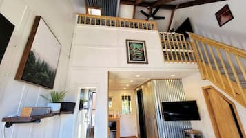 Smart TV, books, stereo