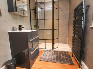 Shower - Henry Haven (Preston)