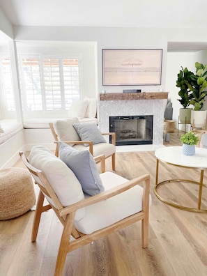 Smart TV, fireplace
