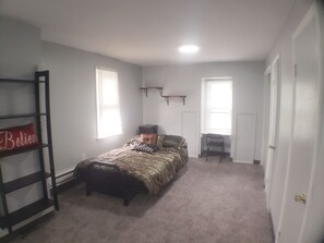 4 bedrooms, desk, iron/ironing board, free WiFi