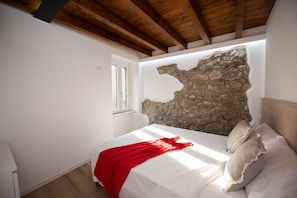 2 Schlafzimmer, hochwertige Bettwaren, Bügeleisen/Bügelbrett, Babybetten