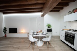 Design Apartment | Living area | 50-inch flat-screen TV with digital channels, TV - Residenza Elena  (Moniga del Garda)
