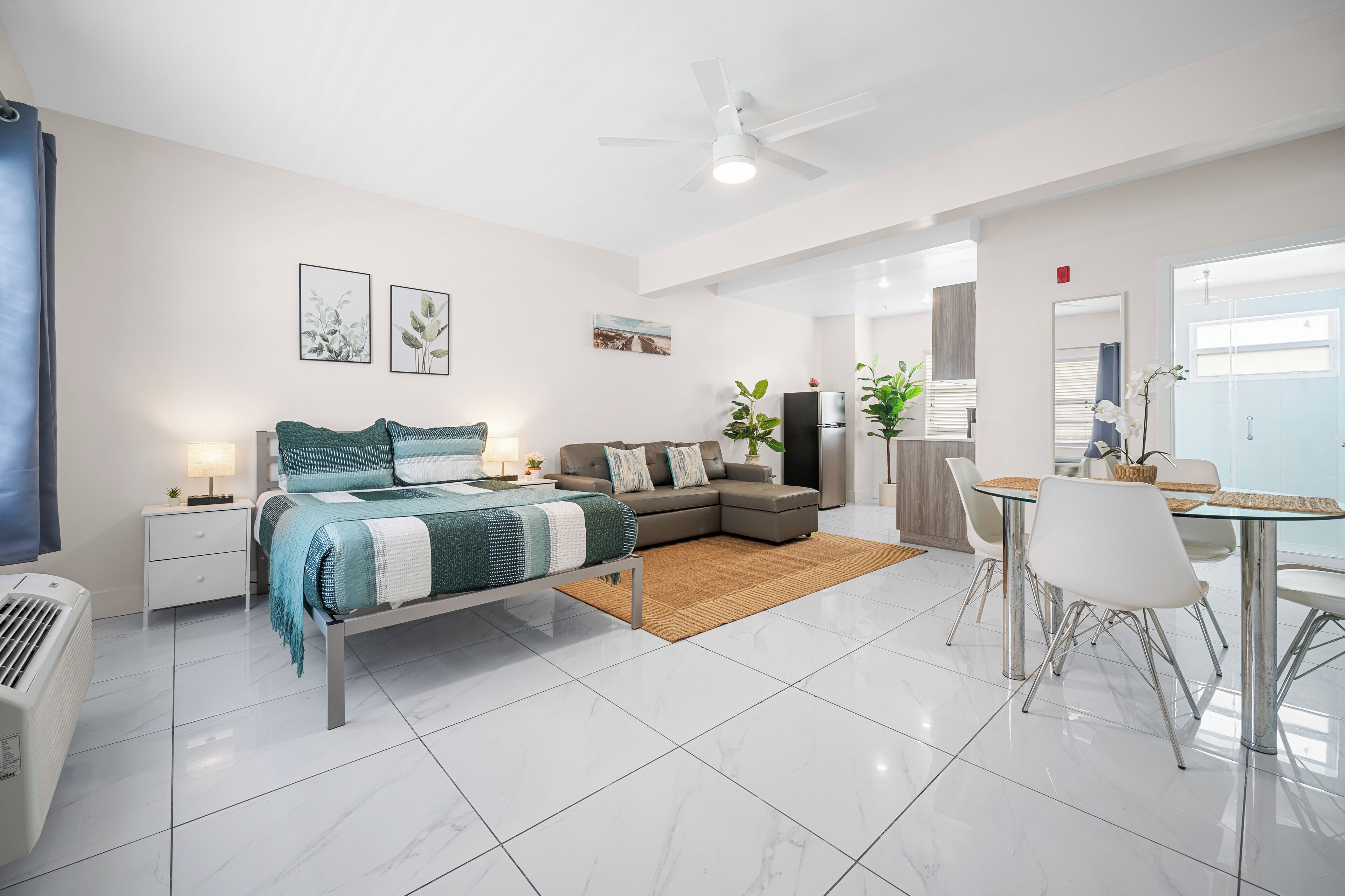 Ropa de cama de alta calidad y muebles diferentes 