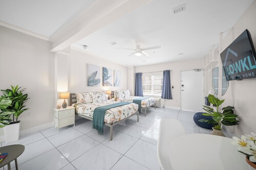 Samantha Apartments by Lowkl