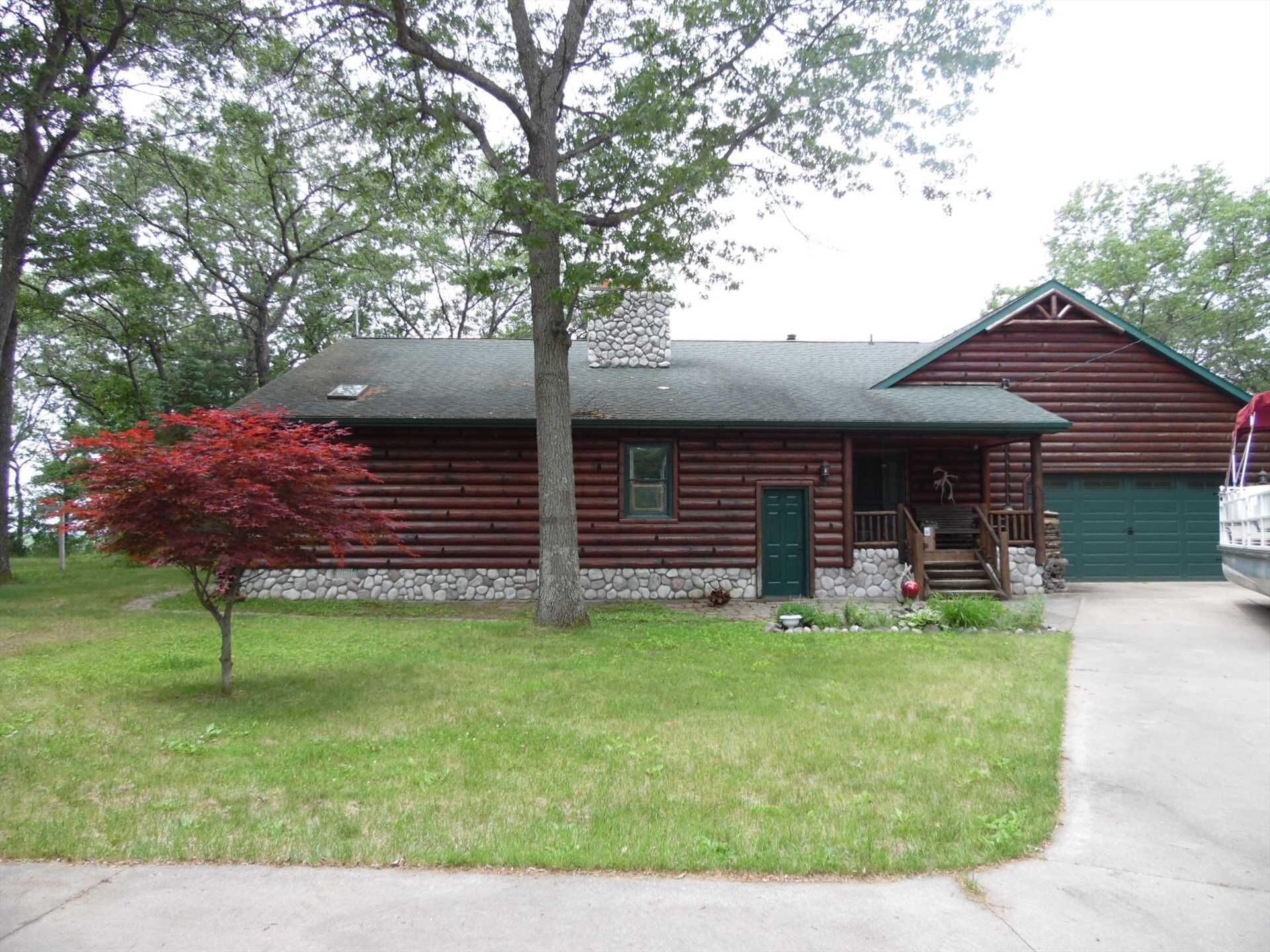 Foote Dam Pond Oscoda area you will love this Log home with stunning tree top views!