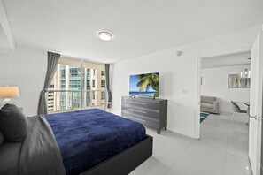 1 bedroom, desk, iron/ironing board, free WiFi - Luxury Unit - Perfect location with parking (Miami)