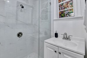 Shower, hair dryer, towels, soap - Down Town Delray, near Ave and beach, Free parking (Delray Beach)