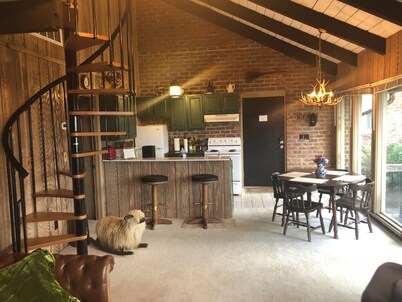 Spacious Chalet on the Blue Ridge Parkway - Early Check-in and Late Check-out!