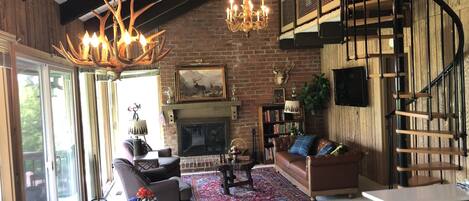 Smart TV, fireplace, books, stereo