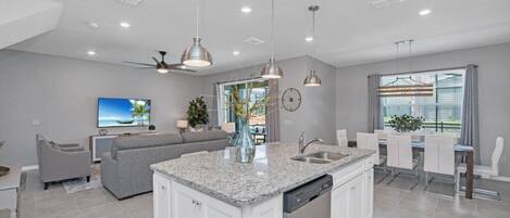 Microondas, horno, lavavajillas y cafetera y tetera