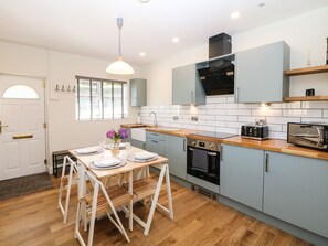 Dishwasher, cookware/dishes/utensils