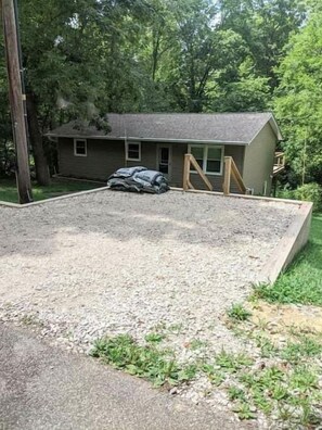 Exterior - Retreat on the Ravine (Bloomington)