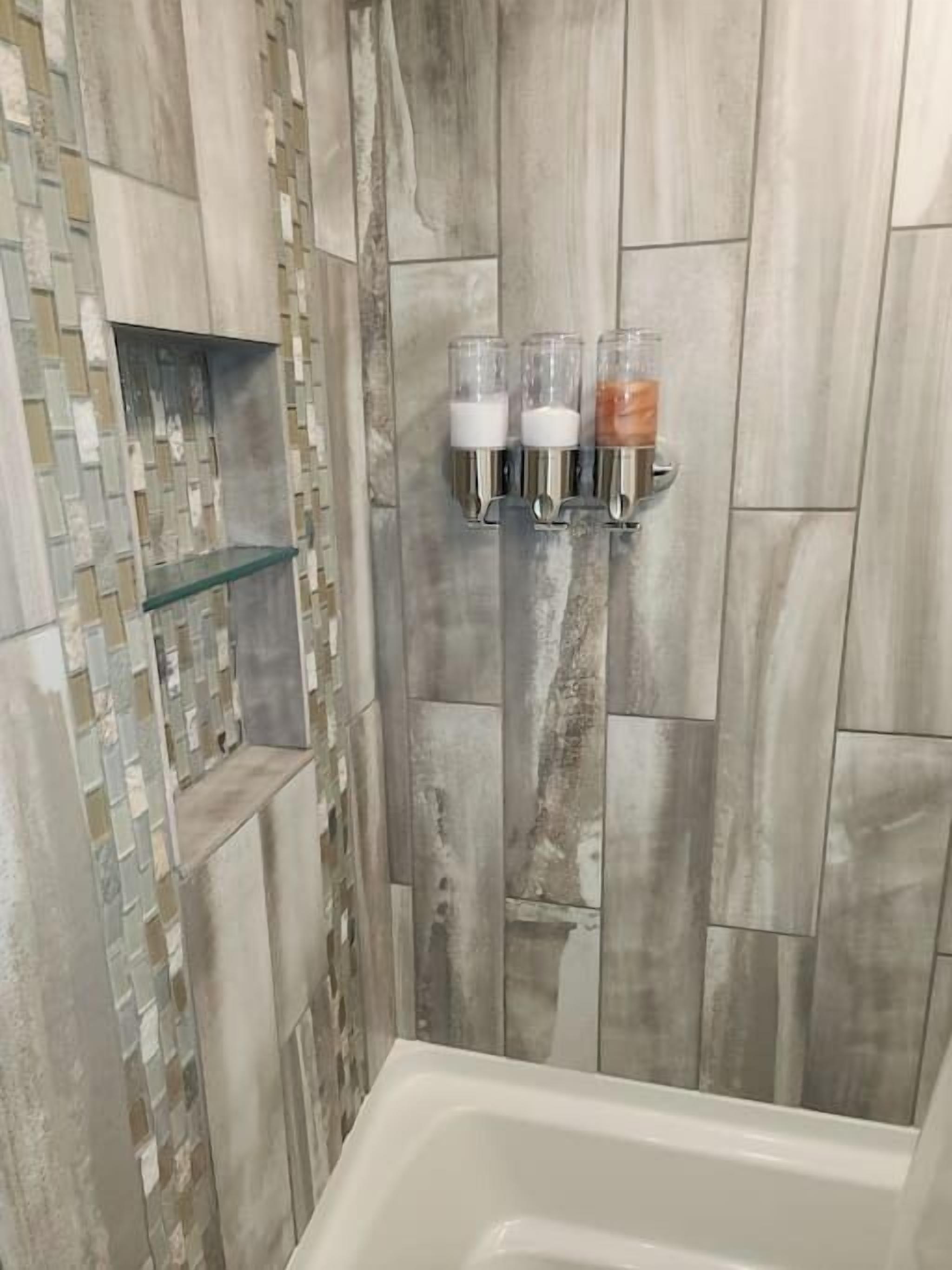 Ensemble douche/baignoire, sèche-cheveux, serviettes fournies, savon