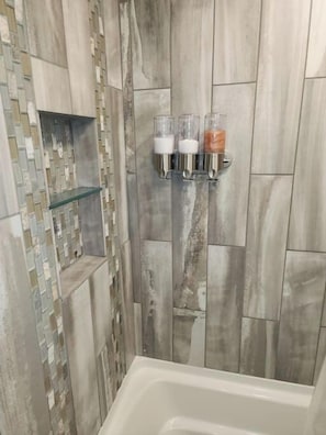 Combined shower/tub, hair dryer, towels, soap