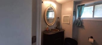 #3 Right on the Lake! Boats & Kayaks available!