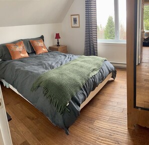 3 bedrooms, free WiFi, bed sheets - Petite Rivière Saint François cottage with river view and spa! (Petite-Rivière-Saint-François)