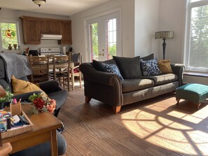 Smart-TV, Kamin, Bücher