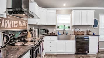 KylskÄp, mikrovÄgsugn, ugn och spishÀll