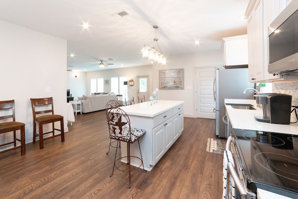 Refrigerador, microondas, horno, placa de cocina