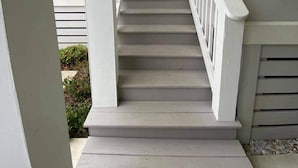 A white staircase with a door at the top, leading to a balcony. - 2 mi to Old Town ★ Blocks to ⛱️ ★Spacious & Cozy (Bay Saint Louis)