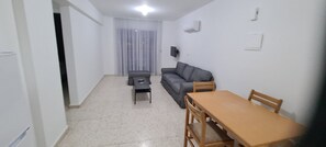 Smart TV - Marion Latchi Harbour Apartment (Polis Chysochous)