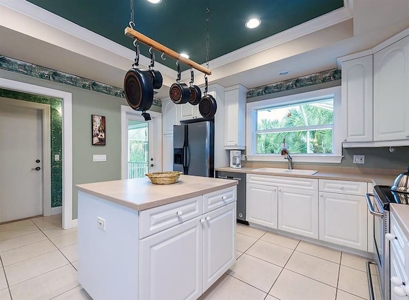 House (Sanibel Surfsound) | Private kitchen