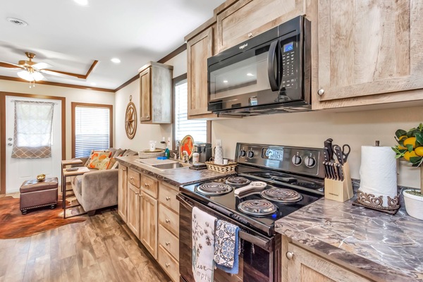 Refrigerador, microondas, horno y parrilla de estufa