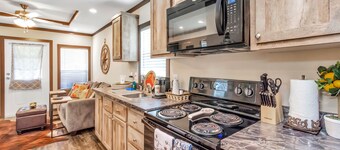 Bluebonnet Tiny Home ~ HOT TUB