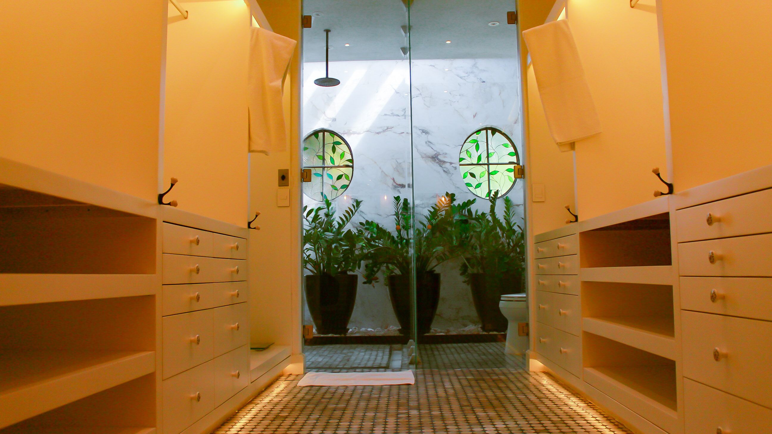 Casa Deluxe | Baño | Regadera y toallas 