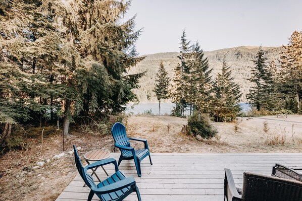 Terrace/patio - Silver Lake Cabin #47 - Lakefront - Wi-Fi - F/P (Maple Falls)