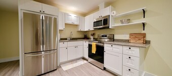 Family-friendly,  close to beach, golf course, and Bartlett's farm