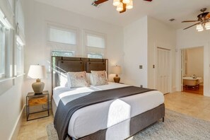 6 bedrooms, desk, iron/ironing board, travel cot