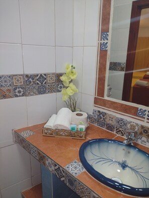 Comfort Room, 2 Double Beds | Bathroom | Shower, free toiletries, hair dryer, towels