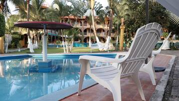 Vista frontal de la propiedad