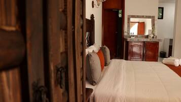 Decoración individual, escritorio, espacio para trabajar con un portátil