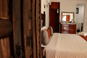 Individuell inredning, skrivbord, arbetsyta för laptop och gratis wi-fi