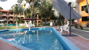 Vista frontal de la propiedad