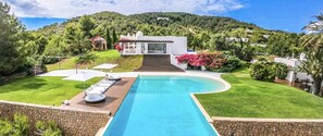 Outdoor pool - Luxury Villa With Stunning Views (San José)