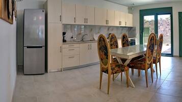 Villa | Private kitchen | Full-sized fridge, microwave, oven, stovetop