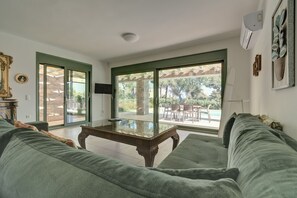 Villa | Living area