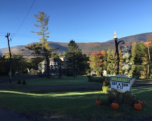 Property grounds - Lakefront Mountain Home (Tannersville)